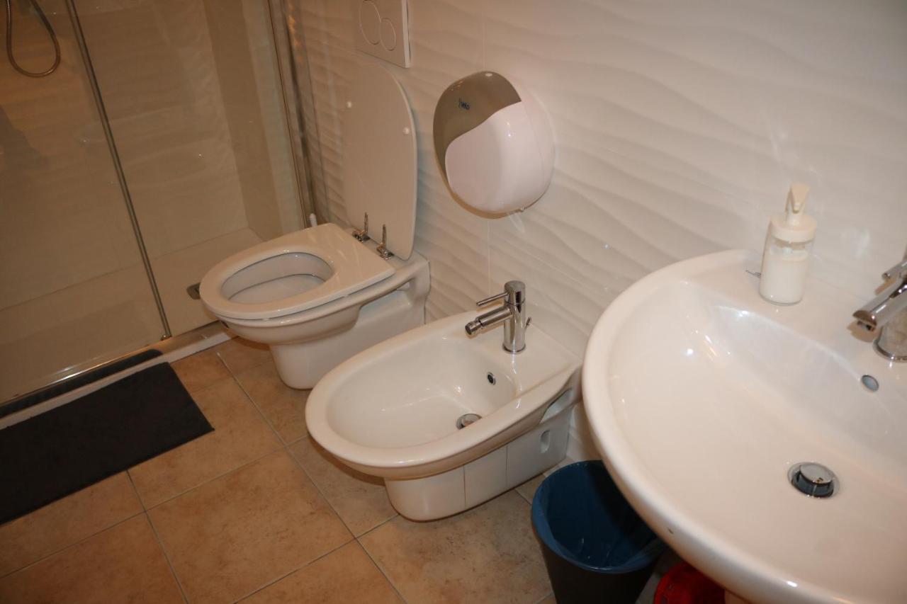 Hostel R.T. House'S Rzym Zewnętrze zdjęcie